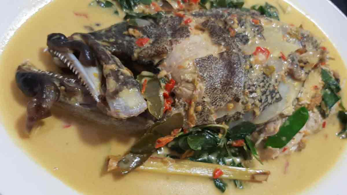 Resipi Masak Lemak Kuning Kepala Ikan Kerapu Dengan Pucuk Ubi